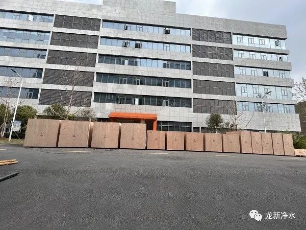 走出國門！龍新高品質(zhì)純水設(shè)備出口非洲！