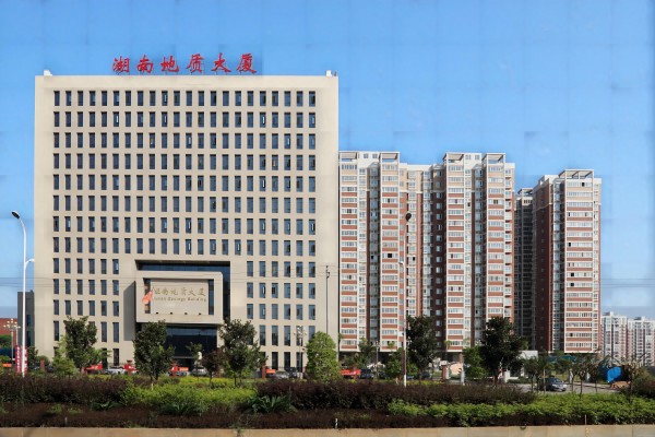 龍新凈水【精品案例】湖南省地球物理地球化學調(diào)查所中心實驗室超純水設備